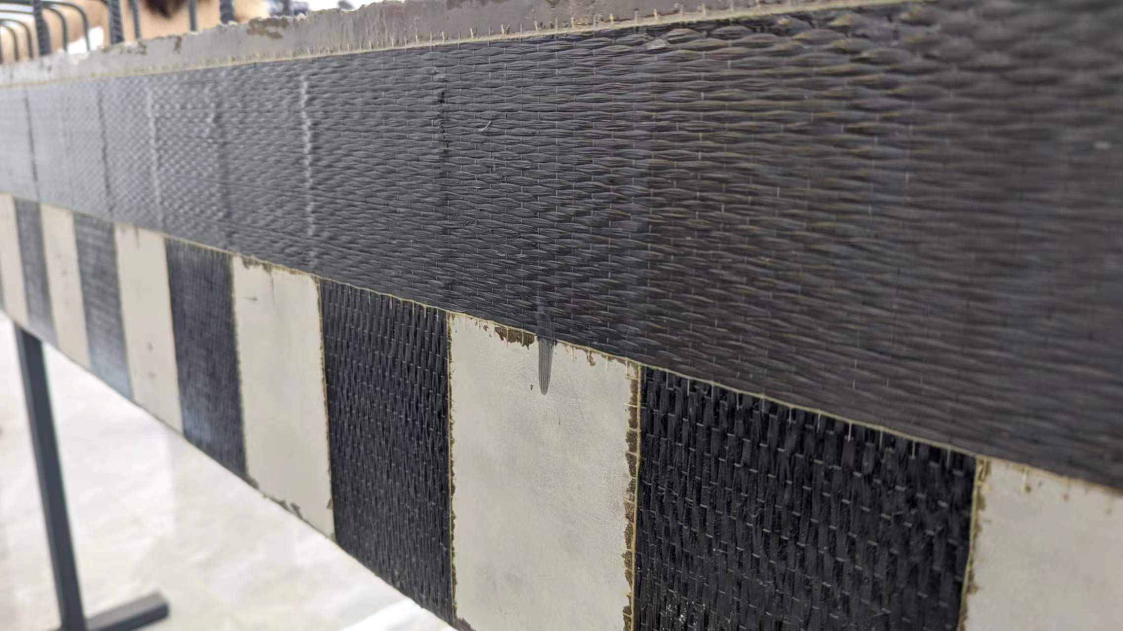 Carbon fiber unidirectional fabrics are mainly used in the construction field